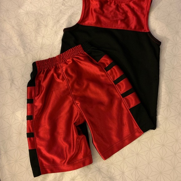 👉🏼SOLD👈🏼 FB $8 2 piece Jordan size 5 boys - Picture 2 of 5